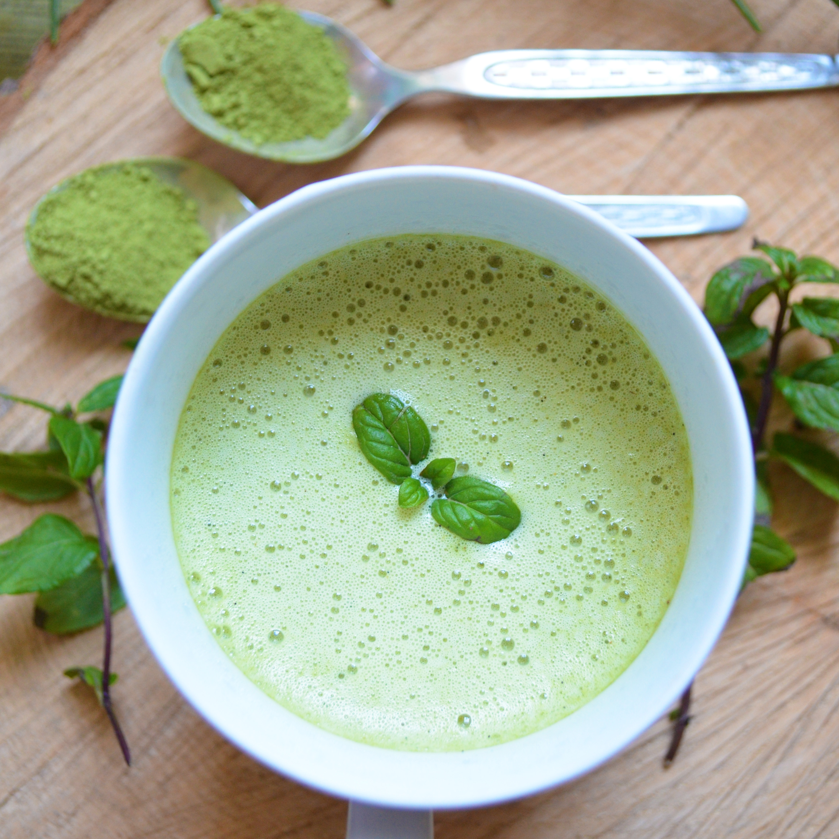 minty morning matcha latte with vanilla and coconut oil