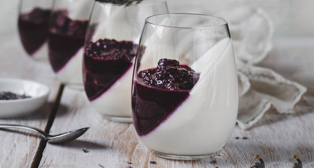 Levendulás-Szedres Panna Cotta&nbsp;Kókusztejjel