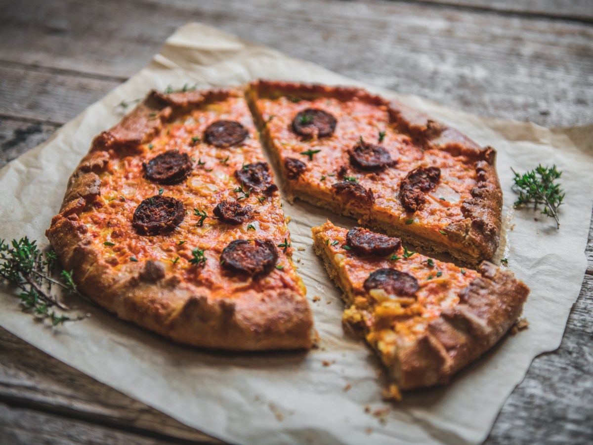 Lecsós-házi kolbászos fermentált&nbsp;galette