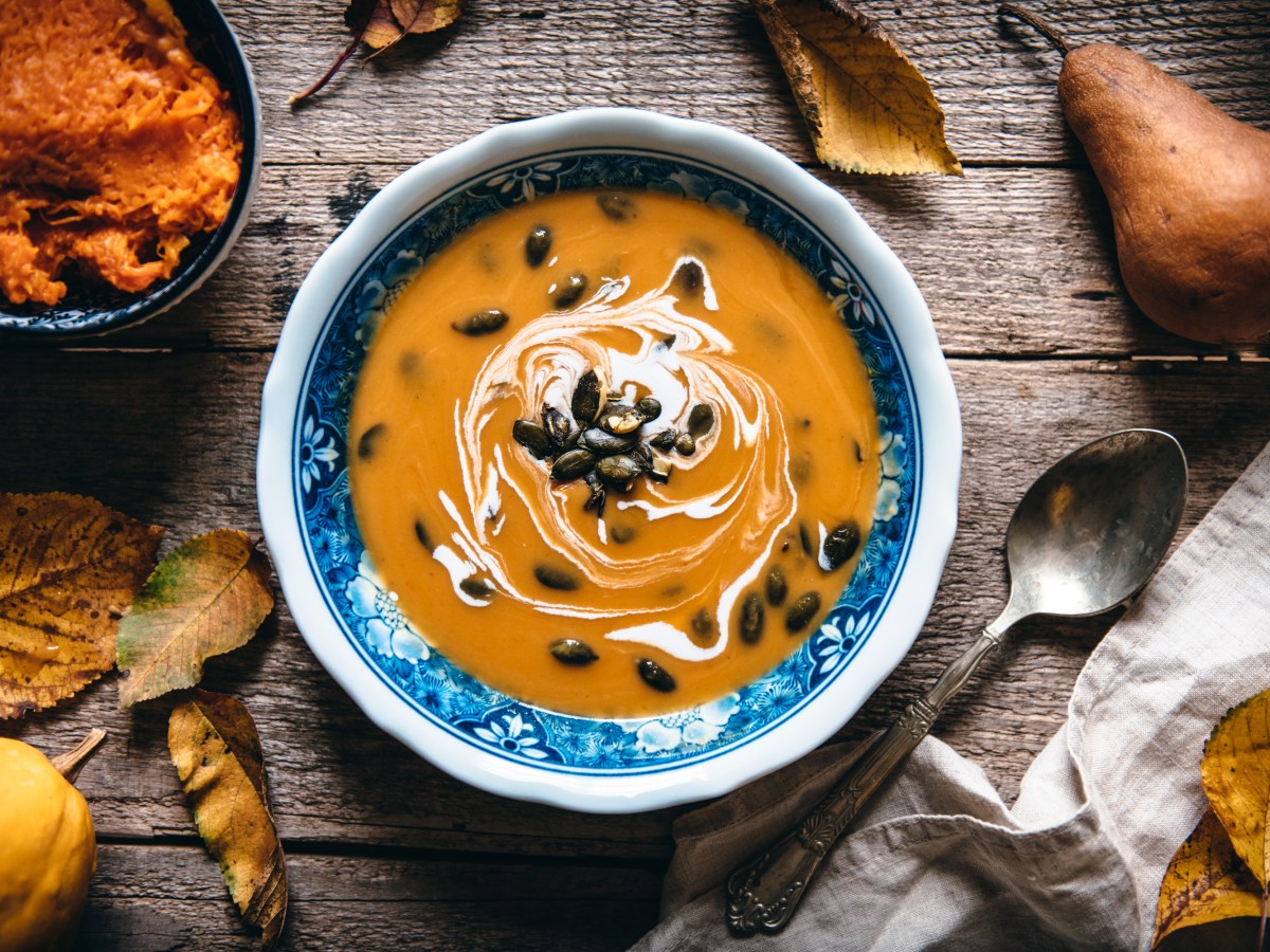 Melengető körtés sütőtökkrémleves