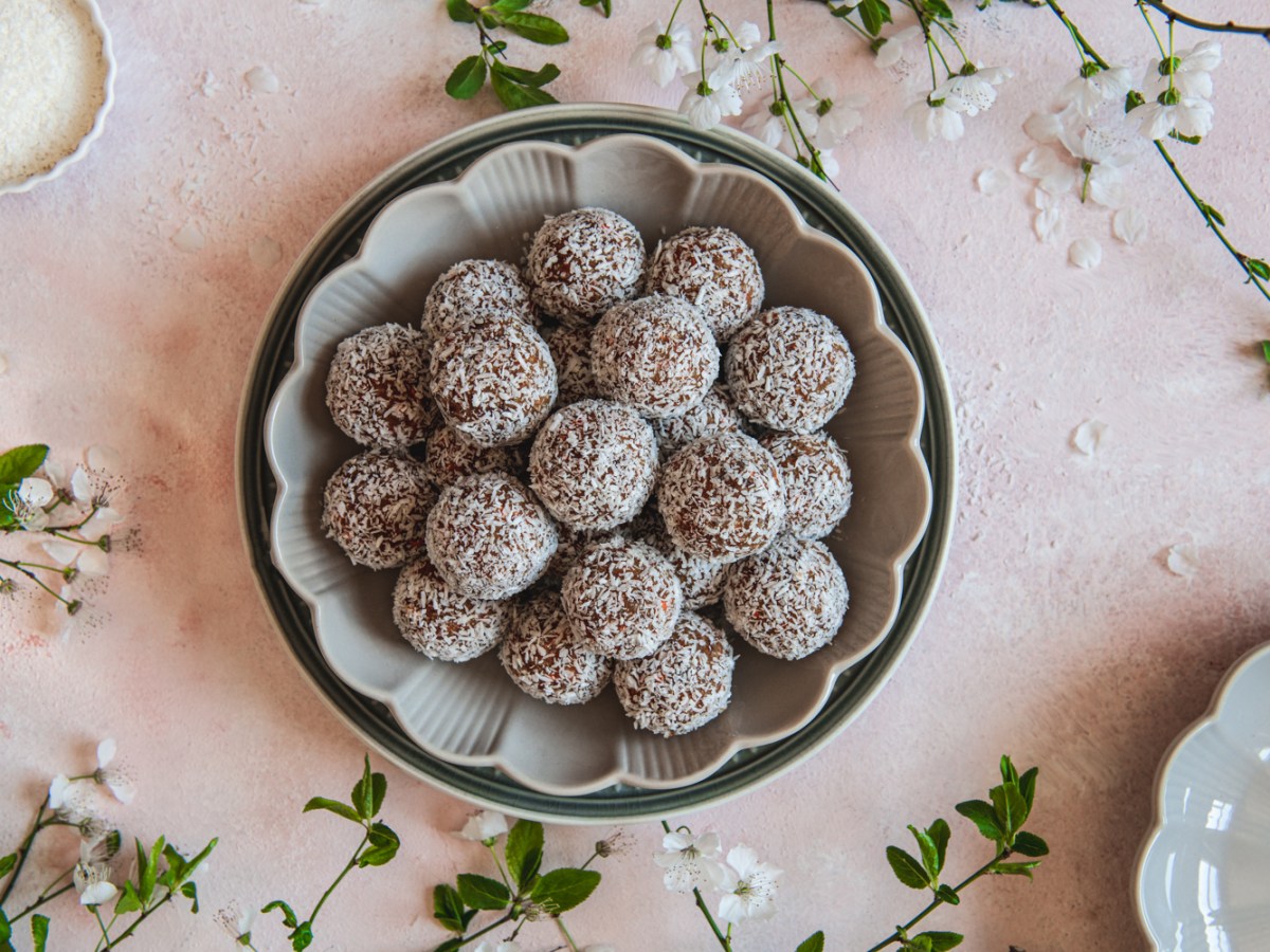 Húsvéti nyers répatorta&nbsp;energiagolyó