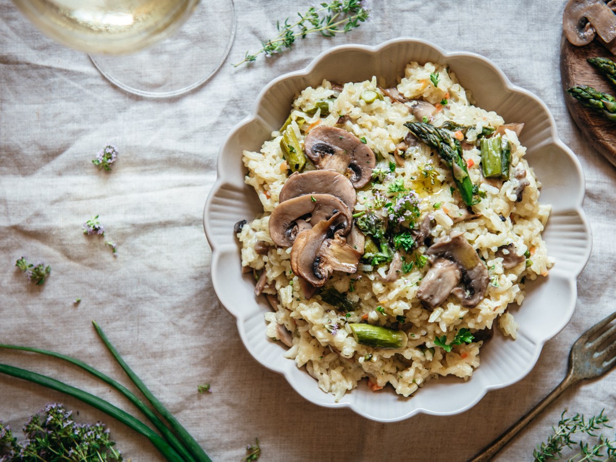 Tavaszi spárgás-gombás rizottó